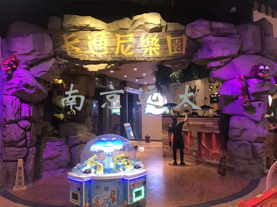 卡通尼外部入口城堡造型,长约15米,高约9米,仿造欧式城堡制作,表